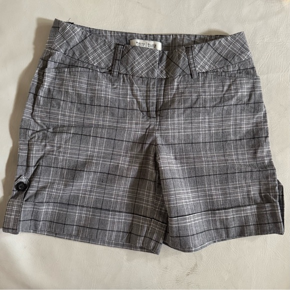 White House Black Market Shorts - Picture 3 of 6